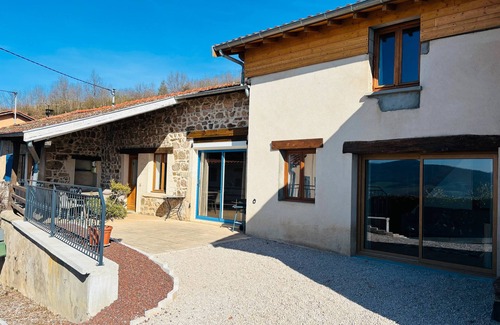 Lantignie Cottage | Gîte 'Gite De Clairette Et Nono' with Private Terrace and Wi-Fi