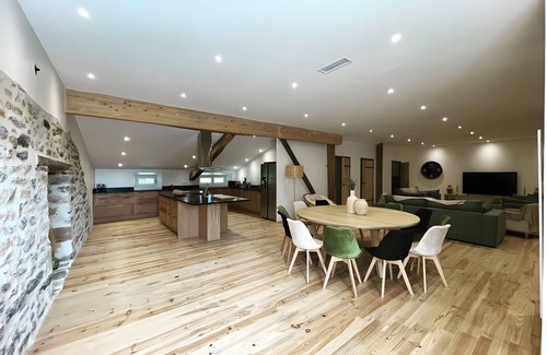 Beguios House | Gîte 'Gite Goitiaya' with Private Terrace, Wi-Fi and Air Conditioning