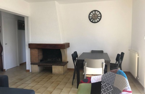 Montauban House | Gite in Montauban - equipped kitchen - car parking - garden with barbecue