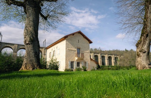 Plombiees-Les-Dijon House | Gite la source de neuvon