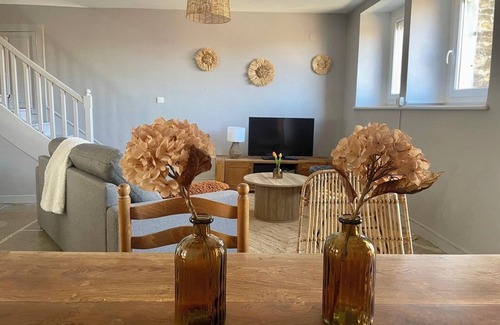 Lavigny House | Gîte Le Temps d'une vendange, at the foot of the vineyards and hiking trails