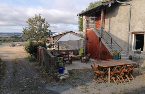 Souternon Cottage | Gîte 'Lieu De Stages' with Mountain View, Shared Terrace and Garden