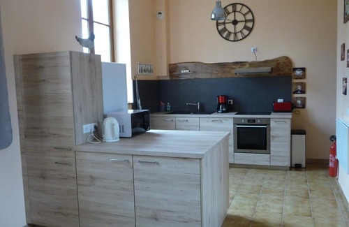 Saint Bonnet des Quarts Cottage | Gite Saint-Bonnet-des-Quarts, 3 bedrooms, 6 persons