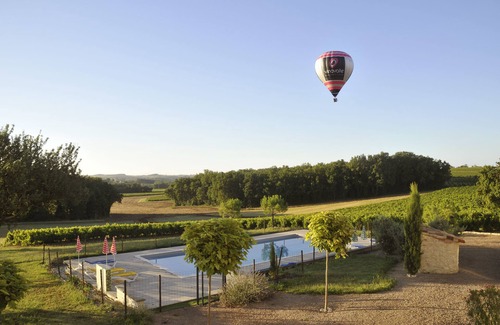 Cahuzac-sur-Vere Apartment | Gite Uranus Entre les Vignes Avec Grande Piscine Dans le Triangle D'or
