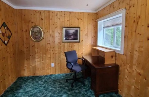 Kenny Lake Cabin | Glacier Cabin: 2 Bedroom 3 Bed Rustic Cabin on WMH