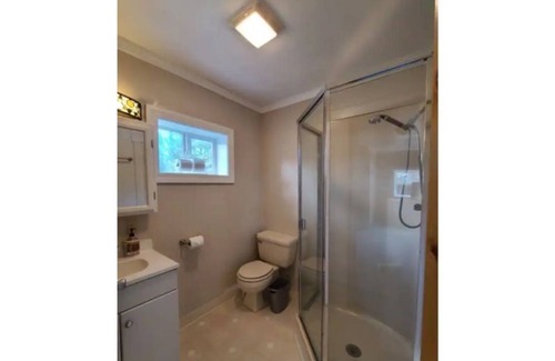 Kenny Lake Cabin | Glacier Cabin: 2 Bedroom 3 Bed Rustic Cabin on WMH