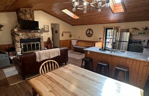 Oxford House | Glacier Lake Haus