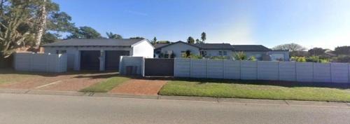 Port Elizabeth House | Gladys Suites 2