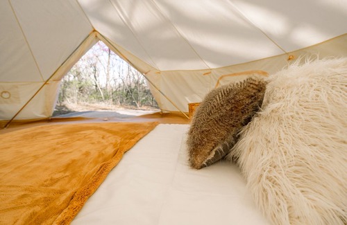 Kansas City RV Rental | Glamorous Boho Style Glamping Suite at Watkins C Ranch