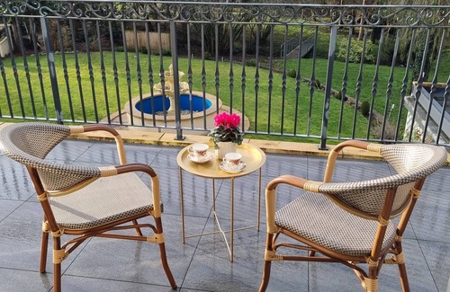 Bremhill House | Glamorous Wiltshire Home and Beautiful Garden - 10 Bedrooms