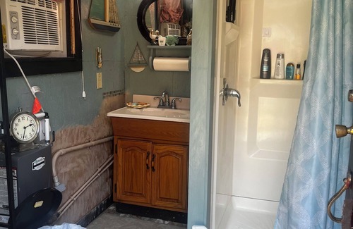 Temple Hill Cottage | Glamping at Peace In The Valley