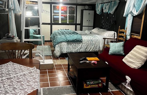 Temple Hill Cottage | Glamping at Peace In The Valley