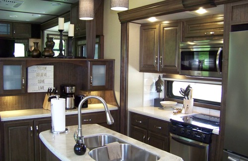 Morganton House | GLAMPING in BLUE RIDGE, salt water pool, hot tub, PAVED ACCESS, perfect location