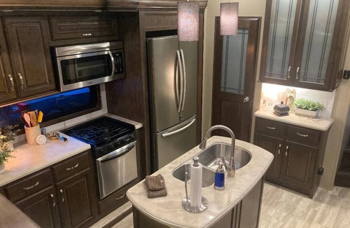 Morganton House | GLAMPING in BLUE RIDGE, salt water pool, hot tub, PAVED ACCESS, perfect location