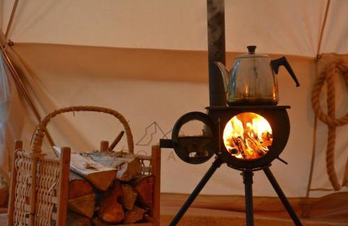 Hassela Other | Glamping med Badtunna