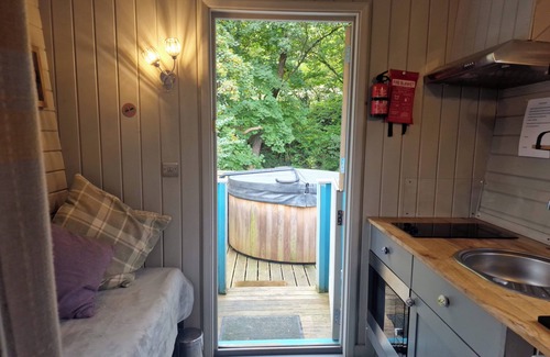 Llanfair Caereinion Cabin | Glan yr Afon Dau - Relax, Recuperate, Hot Tub