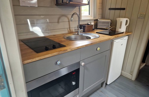 Llanfair Caereinion Cabin | Glan yr Afon Dau - Relax, Recuperate, Hot Tub