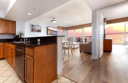 Ocean Drive Apartment | Glass Bottom
