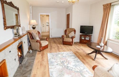 Newry House | Glebe Farm Cottage