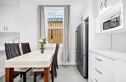 Annandale House | Glebe Gem | 4Bd with City & Nature at Doorstep