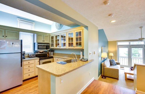 Maple City Apartment | Glen Arbor Vacation Rental with Views of Lake!