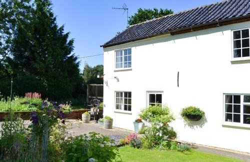 East Dereham House | Glen Cottage