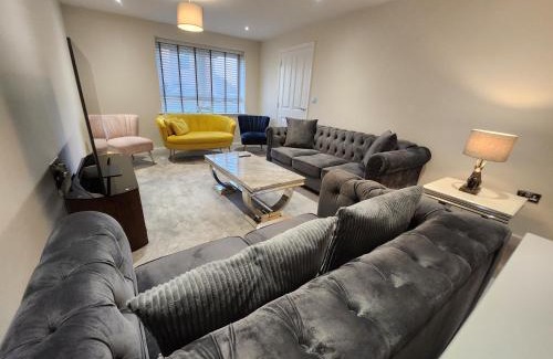 Wellingborough House | Glenvale House, Weekly & Monthly Stay In Wellingborough, Perfect For Business Or Relocation