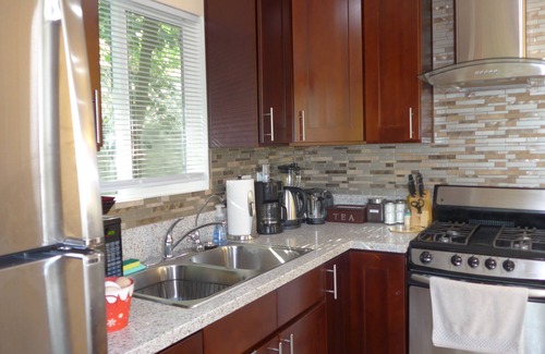 Glenwood House | Glenwood Cottage: Your Own Private Resort