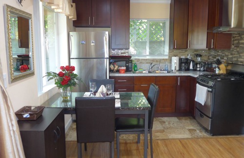 Glenwood House | Glenwood Cottage: Your Own Private Resort