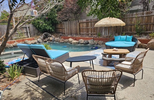 Antelope House | Globetrotters cottage with 2 Queen Master suite, KING SUITEnnFlexible checking*