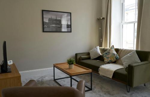 Gloucester Apartment | Gloucester Apartments by Kahuna Stays, Ideal for Students, Contractors, Professionals & Visitors