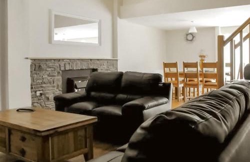 Bridgend House | Glynogwr Lodge