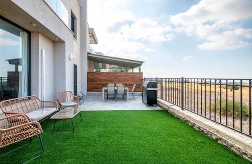 Holon House | Golan Heights Vacation House