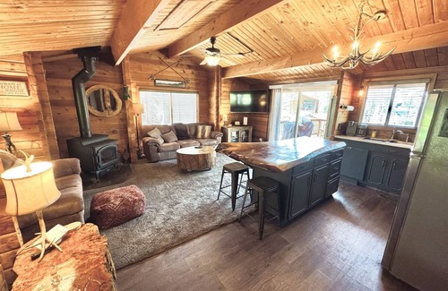 Lead Cabin | Gold Run-Cozy Cabin with Hot Tub, SatTV, AC, Wooded View