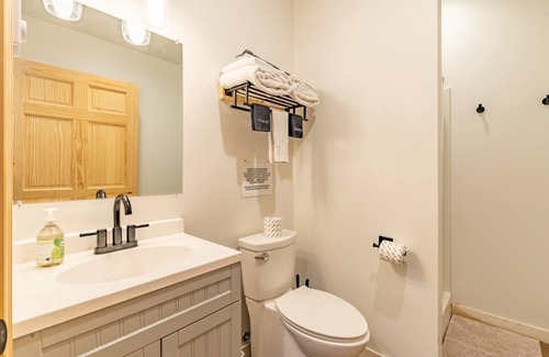 Custer Cabin | Gold Valley Camp Cabin 1 | 1 Bed, 1 Bath