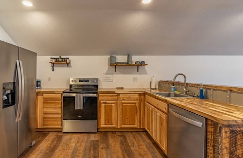 Custer Cabin | Gold VC Custer`s Loft | 1 Bed, 1 Bath