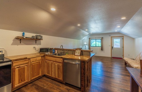 Custer Cabin | Gold VC Custer`s Loft | 1 Bed, 1 Bath