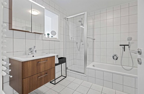 Guenzburg Apartment | GOLDCREAM XL up to 8 people, MODERN, NETFLIX