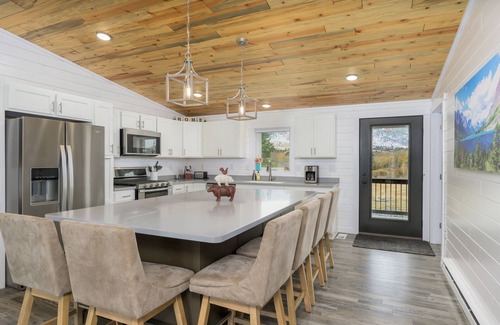 Anaconda Cabin | Golden Aspens and Mountain Views