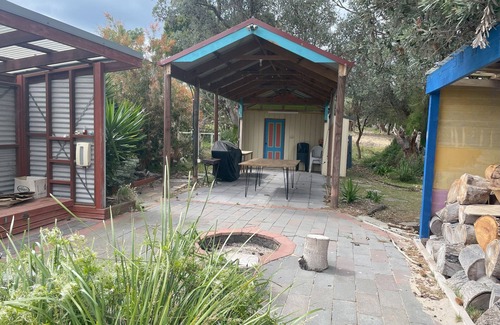 Golden Beach House | Golden Beachhouse - 5 mins from 90mile beach and shops