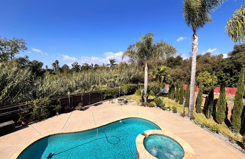 Vista House | Golden Coast: Spacious 5-bedroom, Pool, Spa, AC, Pool Table, Piano, Giant Game