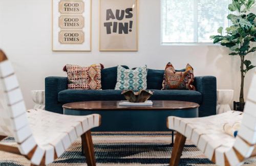 Holly House | Golden Girls Retreat at ATX Downtown, Grill, Walk to Best Eats and Lake