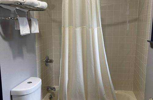 Danbury Hotel | Golden Hill Inn Danbury