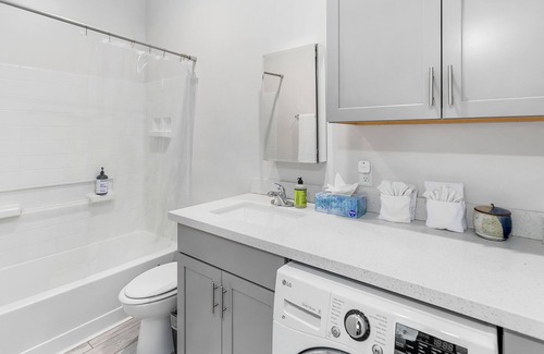 Alegre Community Apartment | Golden Hour at the Cul-de-sac Apartment