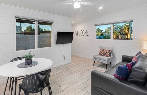 Alegre Community Apartment | Golden Hour at the Cul-de-sac Apartment