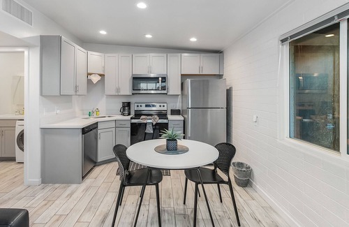 Alegre Community Apartment | Golden Hour at the Cul-de-sac Apartment