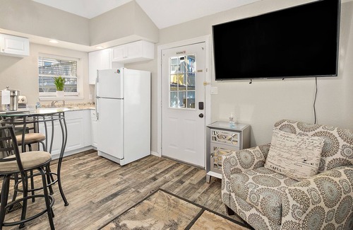 South Beach Street Historic District Resort | Golden Magnolia Marine