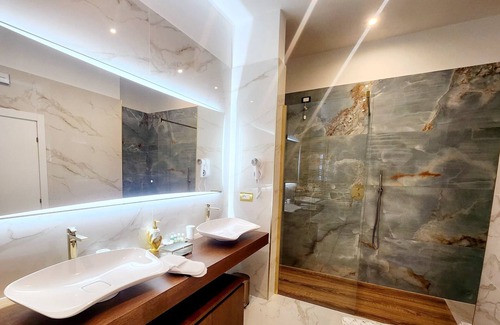 Rione VII Regola House | Golden palace luxury guest house