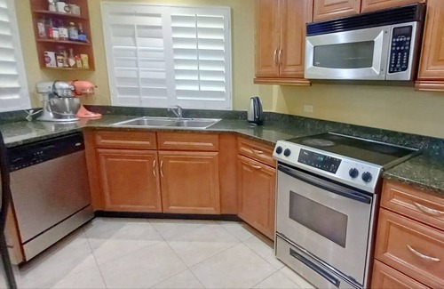 Bodden Town Condo | Golden Palms Private Queen Suite & Pool - Solo Traveller Paradise