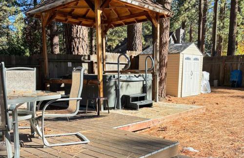 Al Tahoe House | Golden Pine Lodge